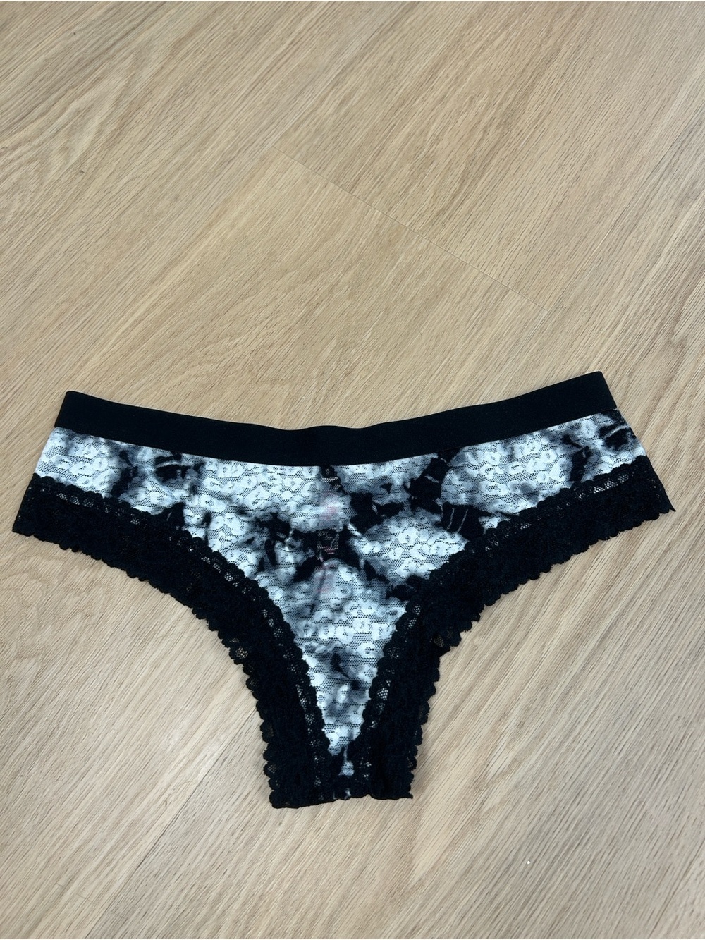PINK Victoria’s Secret Cheekster Panty L